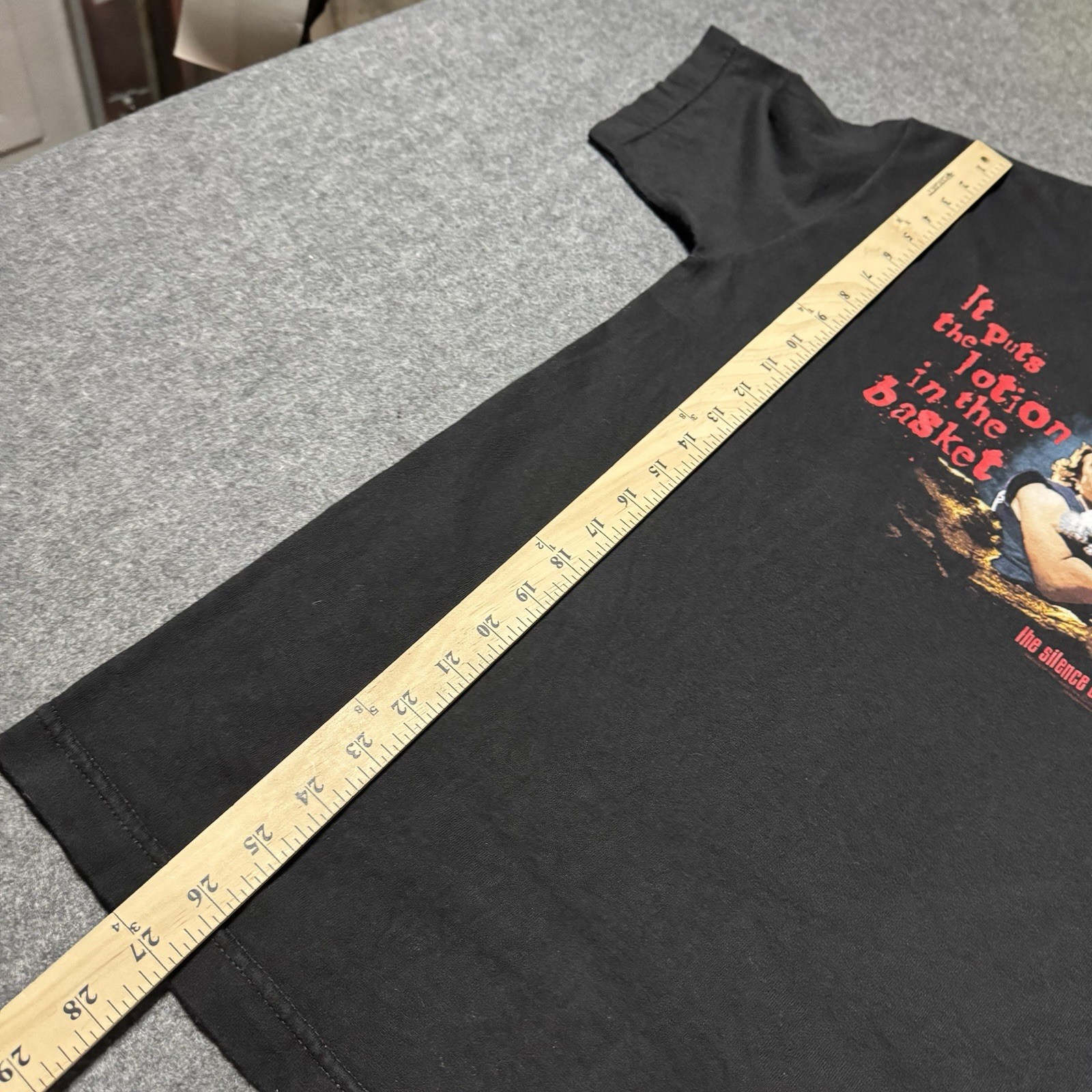 Vintage 2004 Silence of the Lambs Graphic Movie Promo T-shirt Size M Grunge gallery