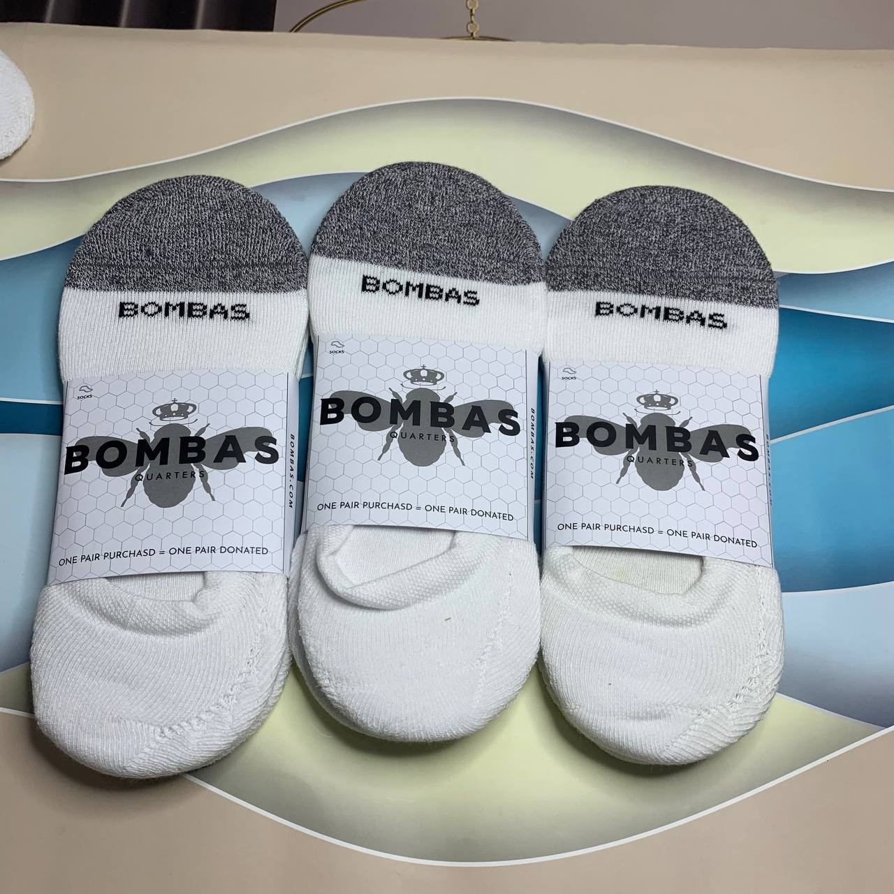 Bombas Unisex No Show Socks 4 Pair Pack White Gray Size S, M, L, XL
