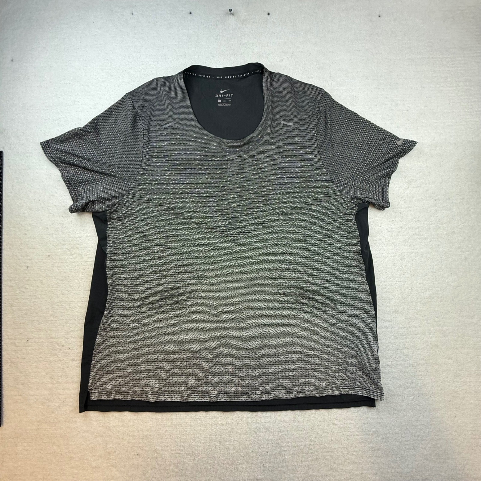 Nike Running Division Dri-FIT Mens XXL Black Gray Textured Training T-Shirt