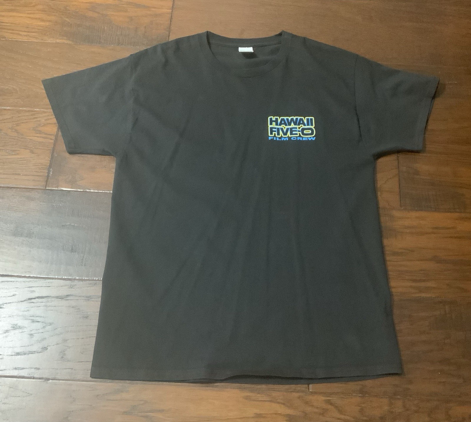 Hawaii Five-O Film Crew Men’s Black TShirt Size Large Length 29.5” gallery