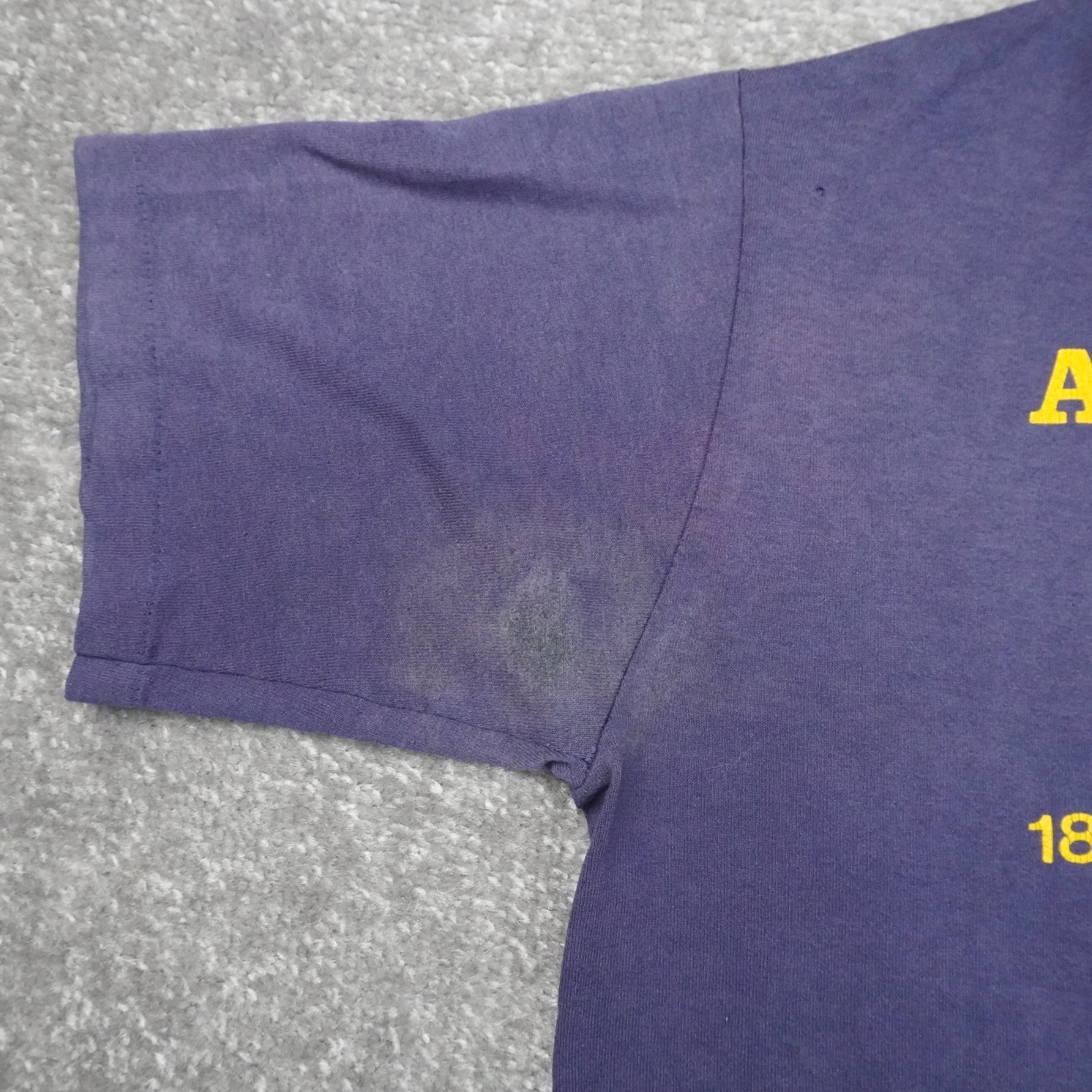 Vintage University of Delaware Army Mens Medium Blue Short Sleeve T-Shirt gallery
