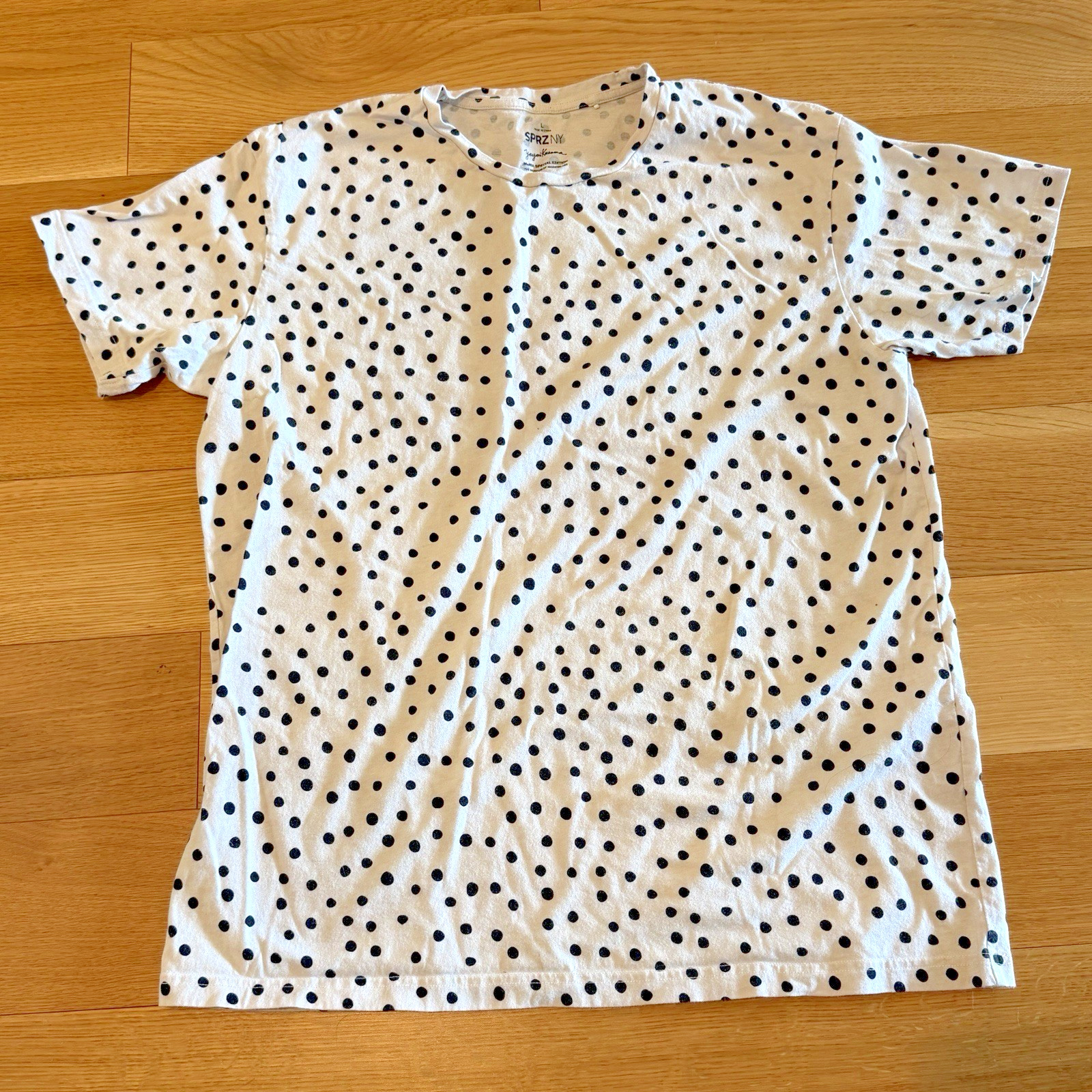 Uniqlo x Yayoi Kusama T-Shirt Museum of Modern Art MOMA Callab 2016 Large READ