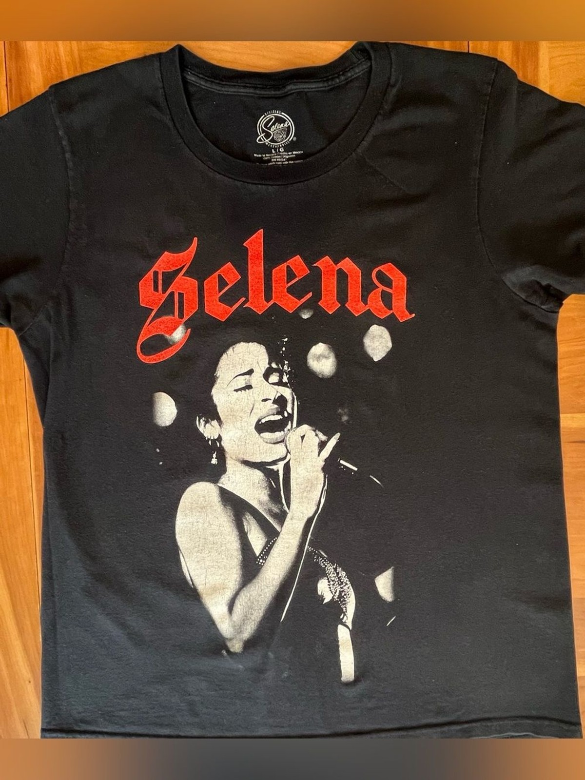 Official Selena Quintanilla Graphic T-Shirt Black/Red Gothic Font Large Unisex