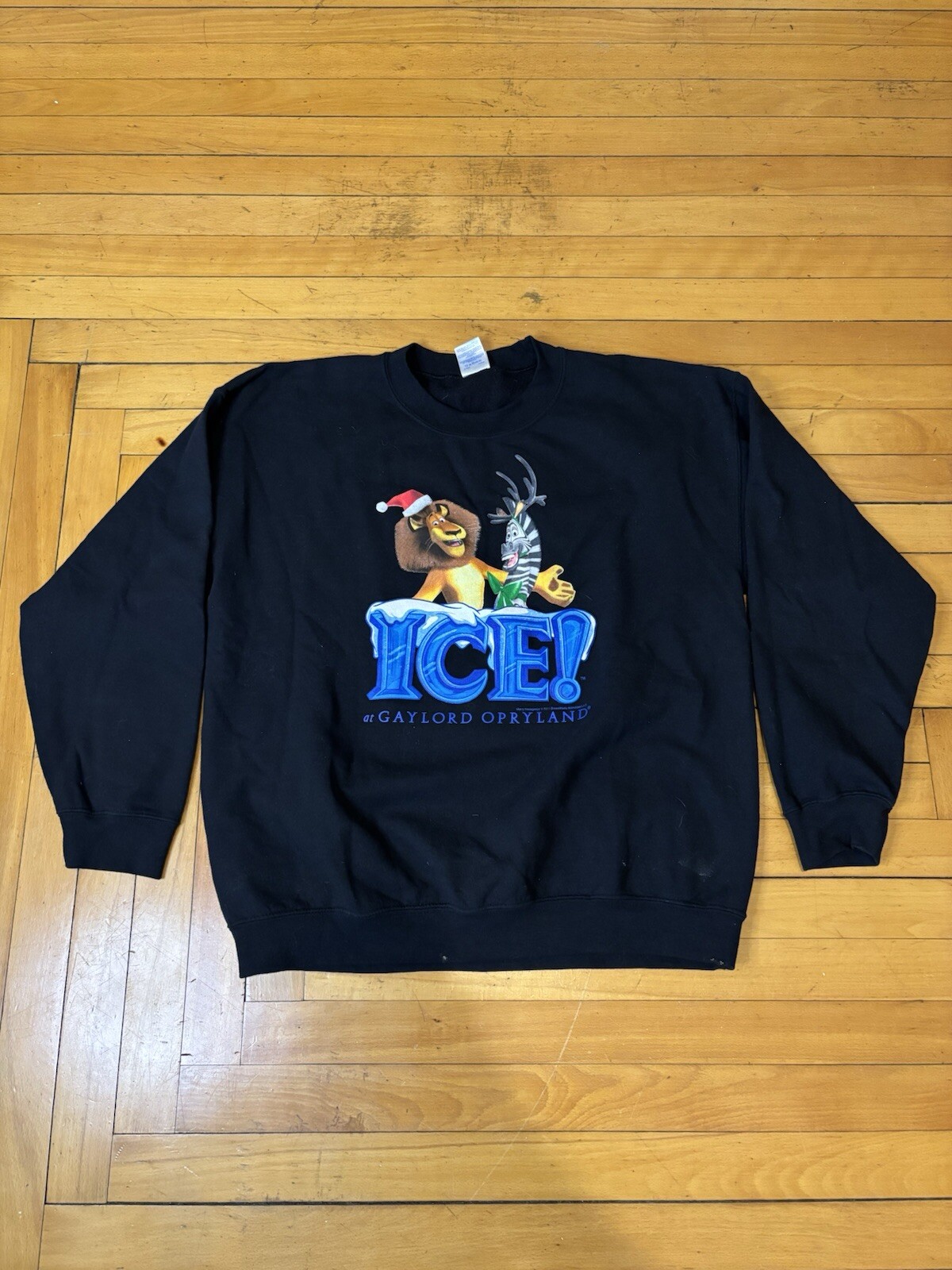 Vtg Merry Madagascar Crewneck Size Large 2011 Gaylord Dreamworks gallery