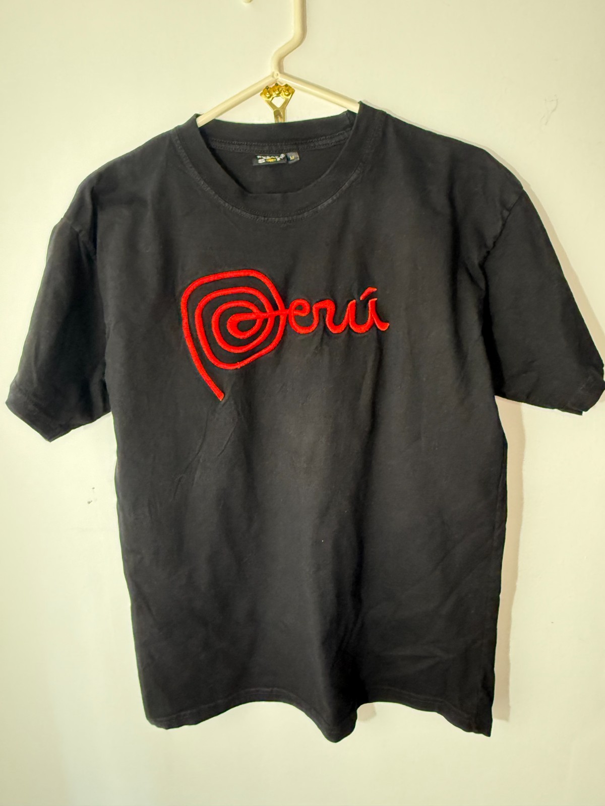 Peru Graphic T‑Shirt Men’s Medium Black Red Embroidered Souvenir Travel Tee gallery