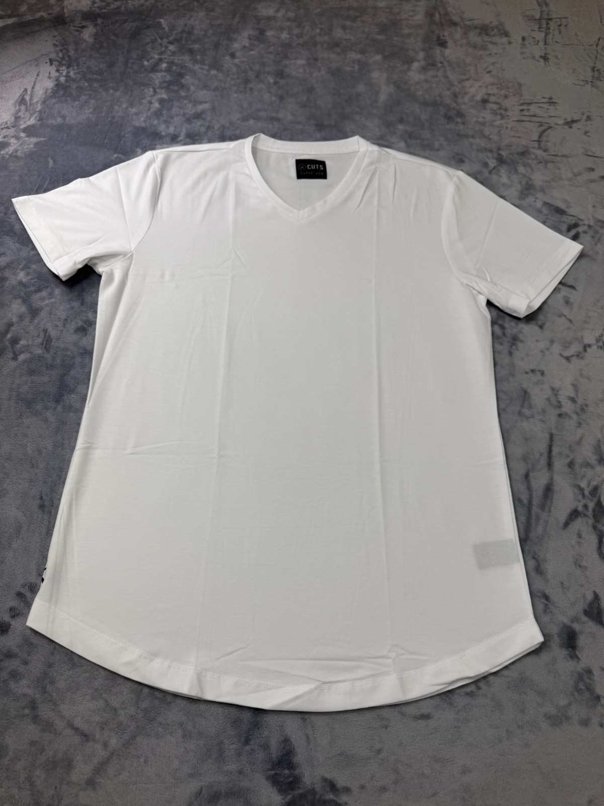 Cuts Clothing Short Sleeve V Neck Curve-Hem T-Shirt Mens Medium White Pyca Pro gallery