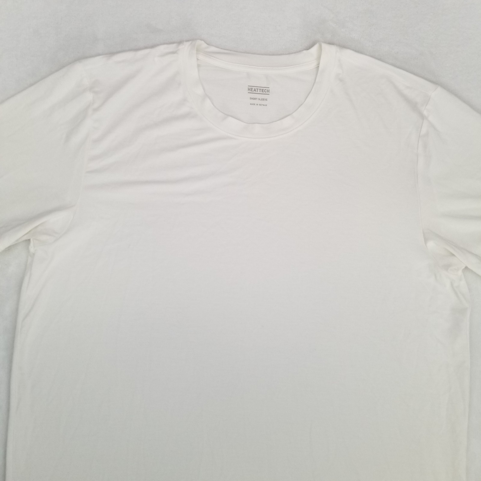 Uniqlo Heattech Men's Large White T-Shirt Short Sleeve Crewneck Classic Casual gallery
