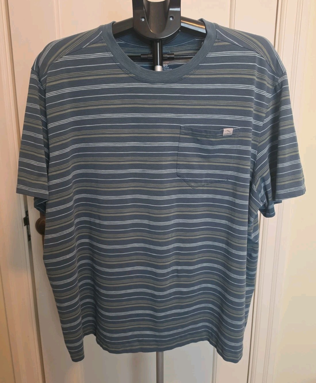 LL Bean Shirt Mens XXL Blue Striped Short Sleeve Pocket Tee Casual Hiking Crew