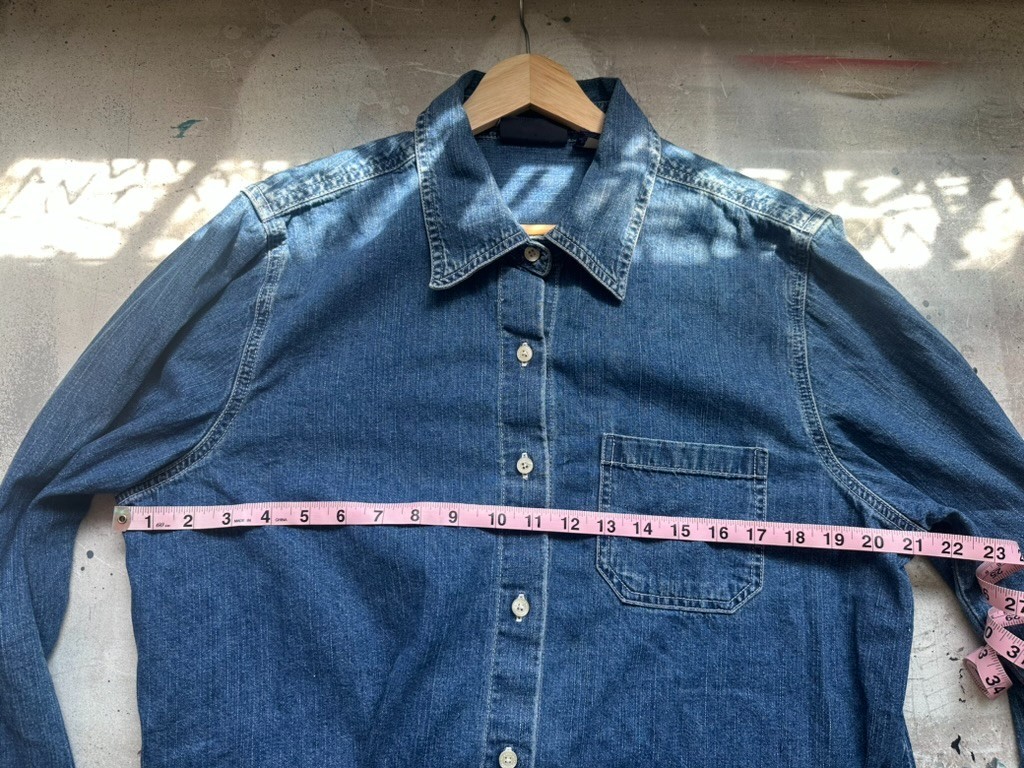 Gap Denim Shirt Unisex Medium Blue Button Up Chambray Workwear Classic Fit gallery