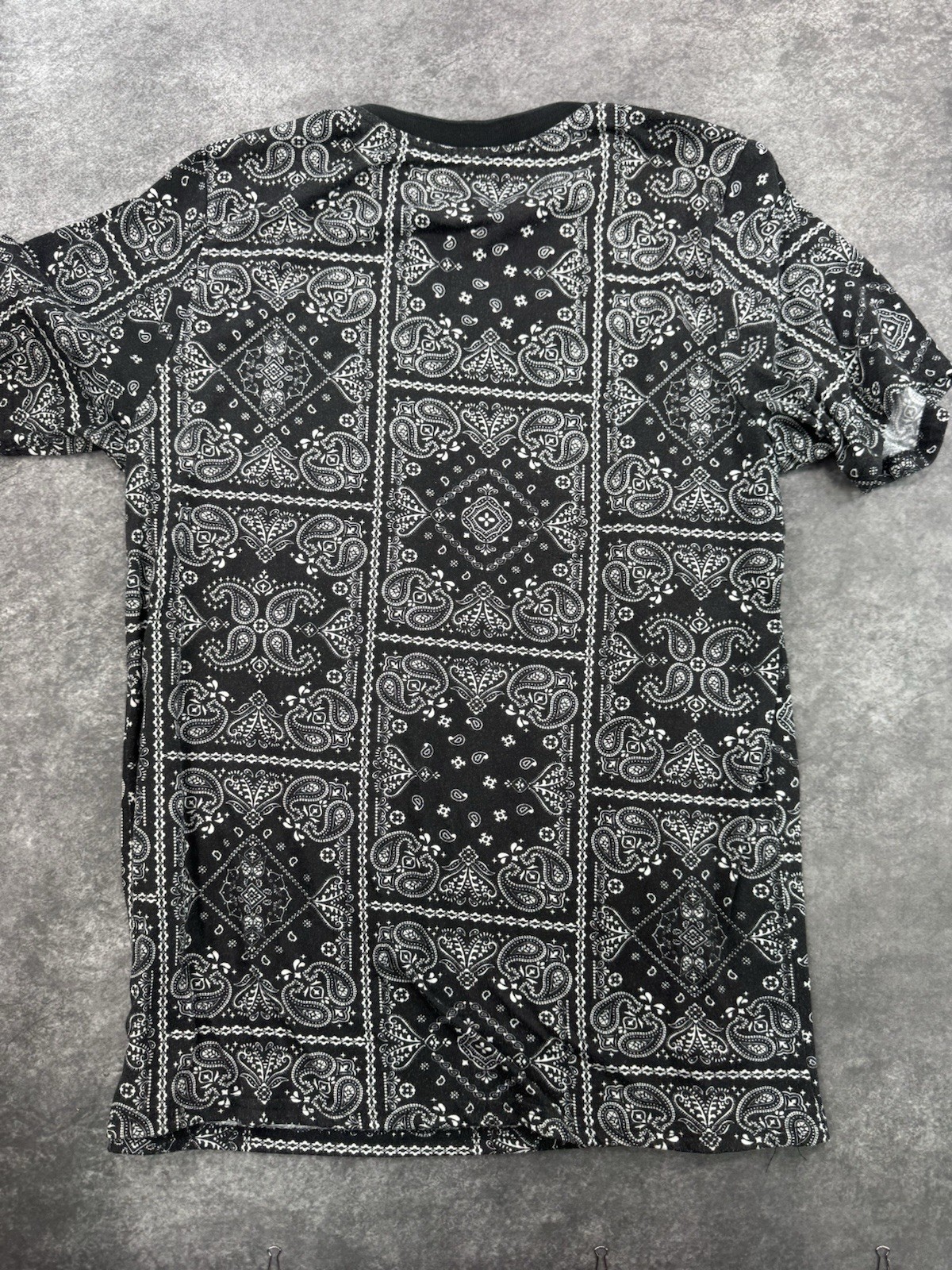 Street Vibes Black & White Short Sleeve Paisley Print Shirt Mens Large Bandana gallery
