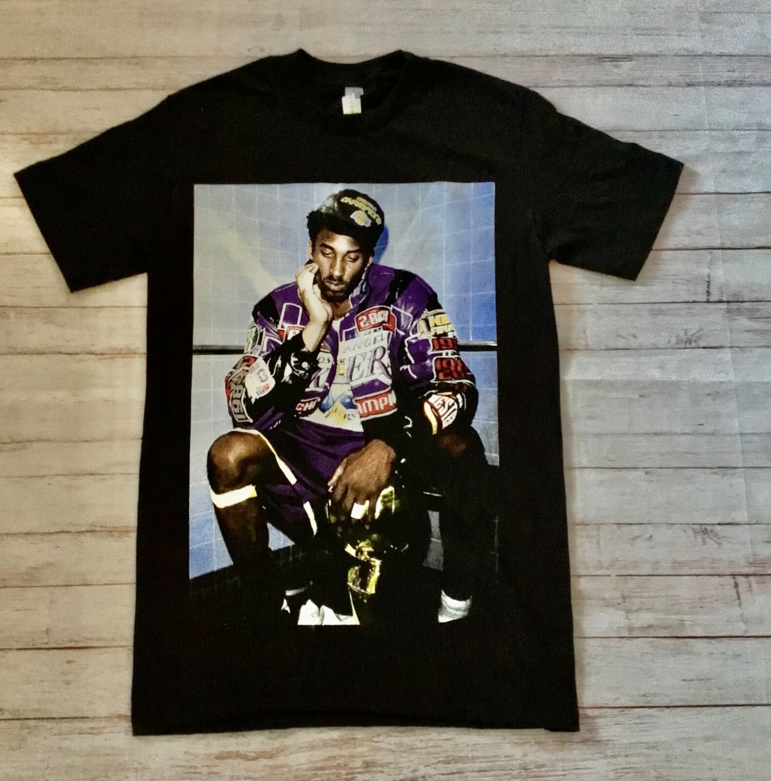 NEW- KOBE BRYANT- CHAMPIONSHIP PHOTO - T-SHIRT gallery