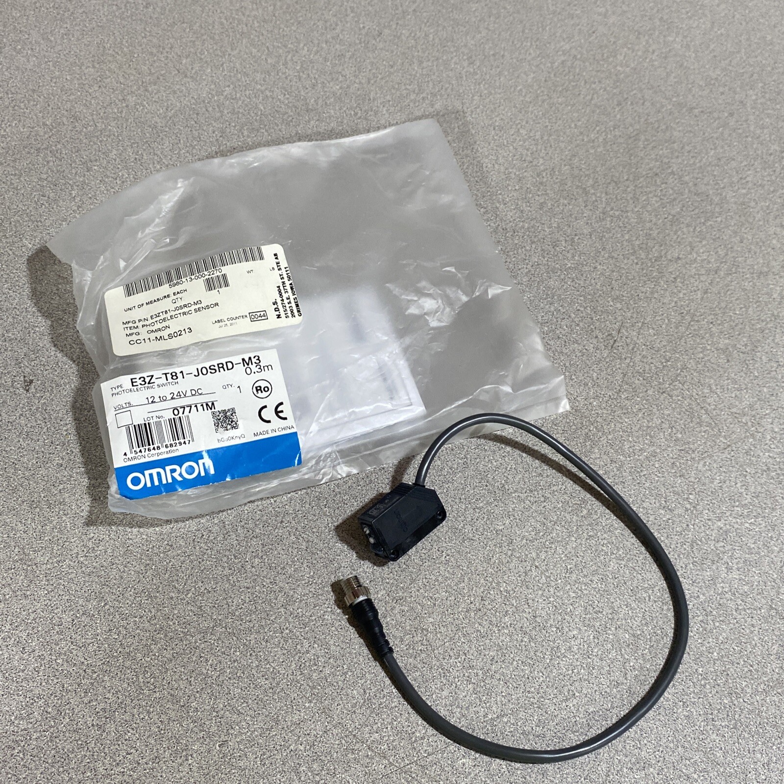 New With Original Bag  OMRON E3Z-T81-J0SRD-M3 / E3ZT81J0SRDM3