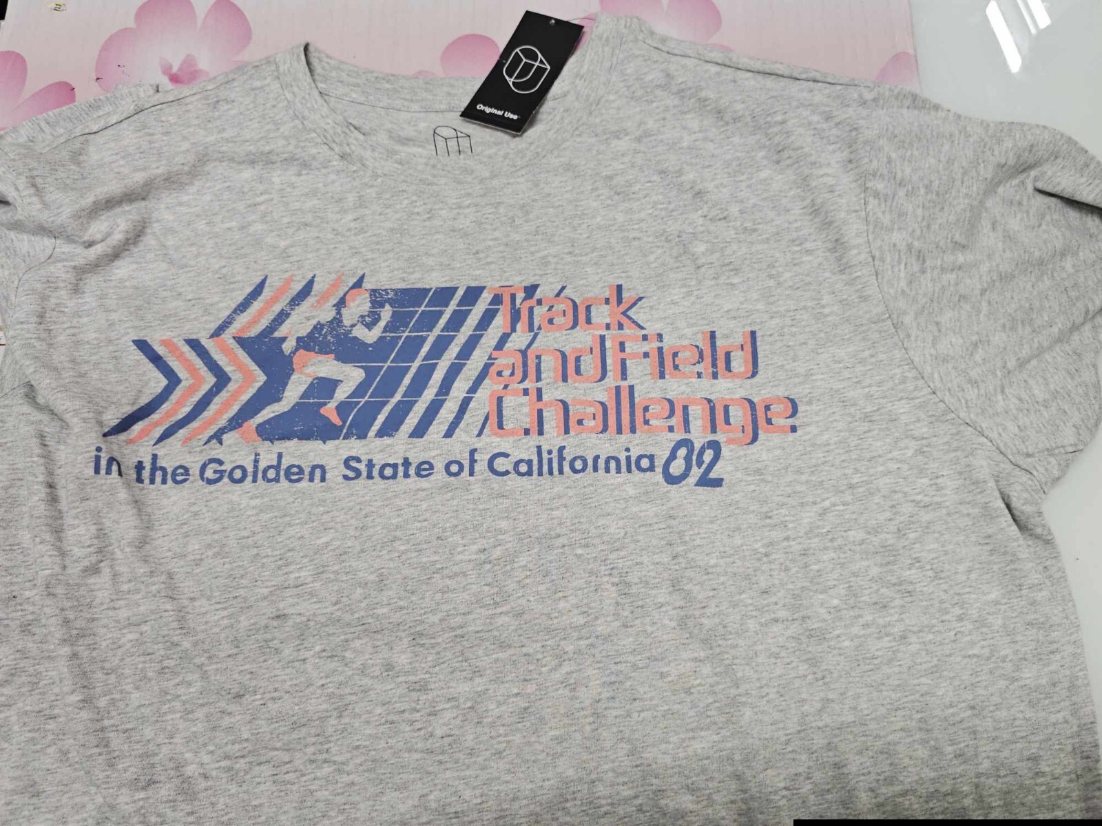 🐻 ORIGINAL USE Men'sT- Shirt size XL Gray Crew Neck Short Sleeve Graphic NWT gallery