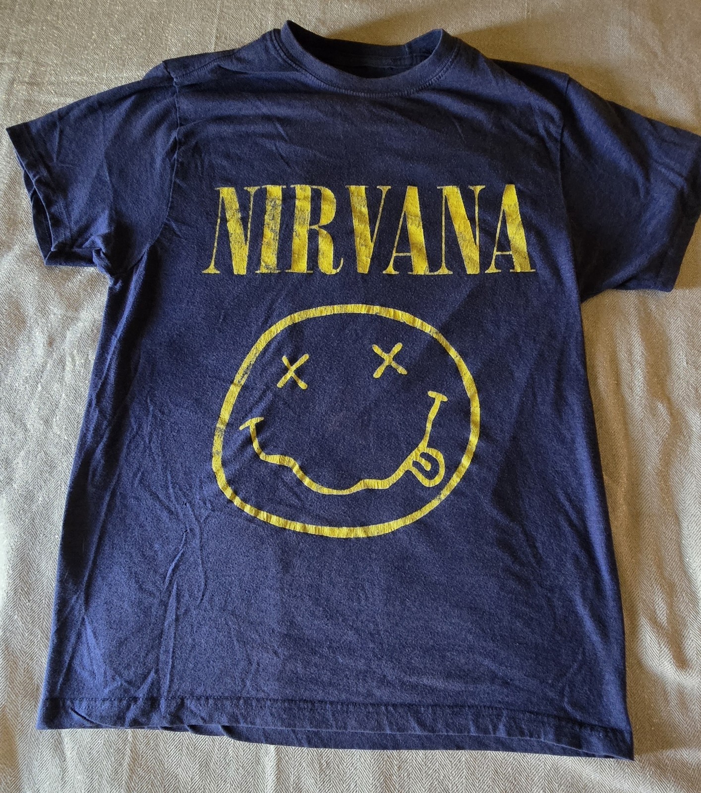 Vintage 2015 Nirvana Concert Tour Tee Shirt Mens L Rock Band Music Retro Artist