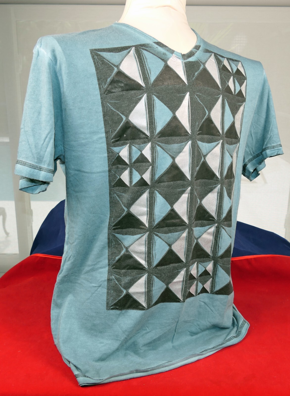 Size L - MARC ECKO V-NECK T-SHIRT TEAL w BLACK and SILVER GEOMETRIC DESIGN gallery