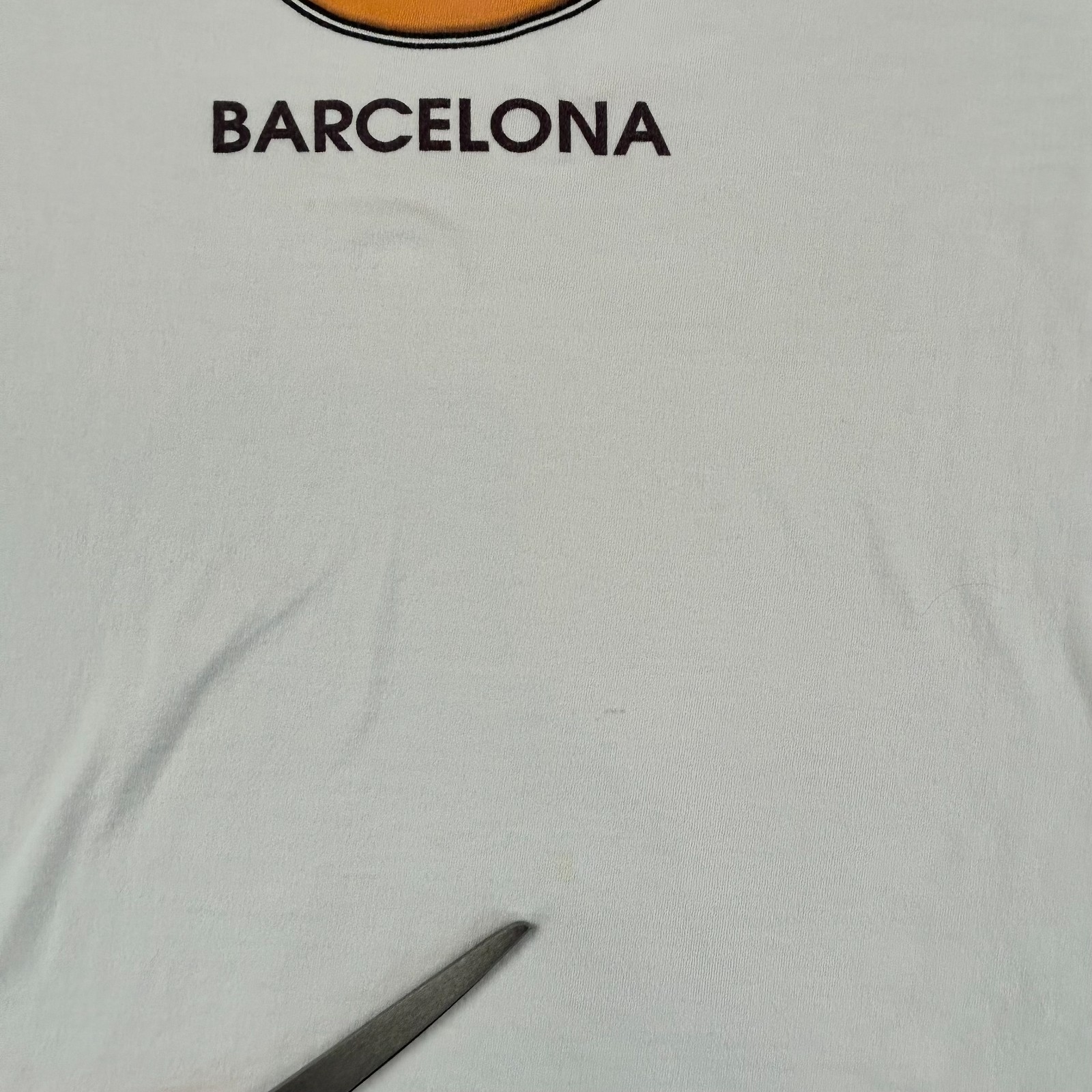 VINTAGE Hard Rock Cafe Shirt Large White Barcelona Spellout Streetwear 90s Y2K gallery