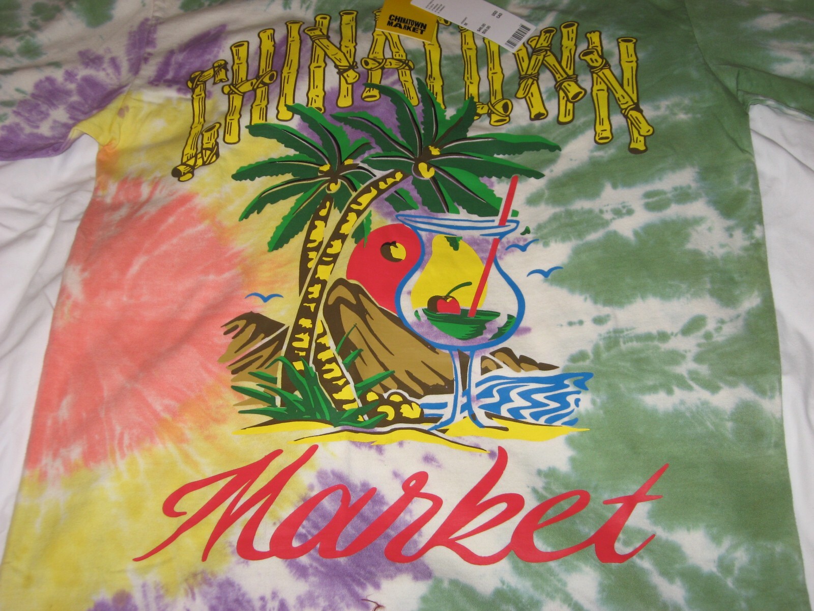 CHINATOWN MARKET MEN'S MEDIUM MULTI-COLOR TROPICAL T-SHIRT BRAND NEW WITH TAGS gallery