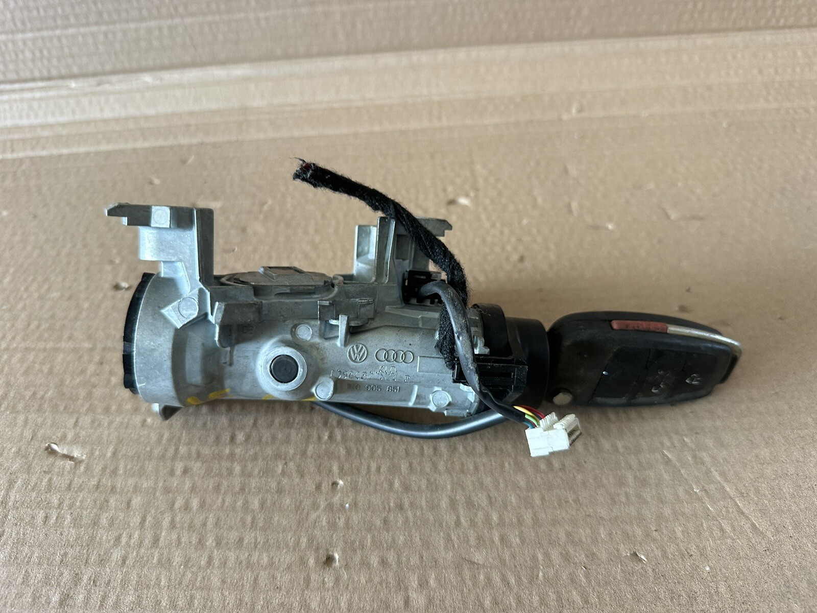 2015-2018 AUDI A3 8V IGNITION SWITCH WITH KEY OEM