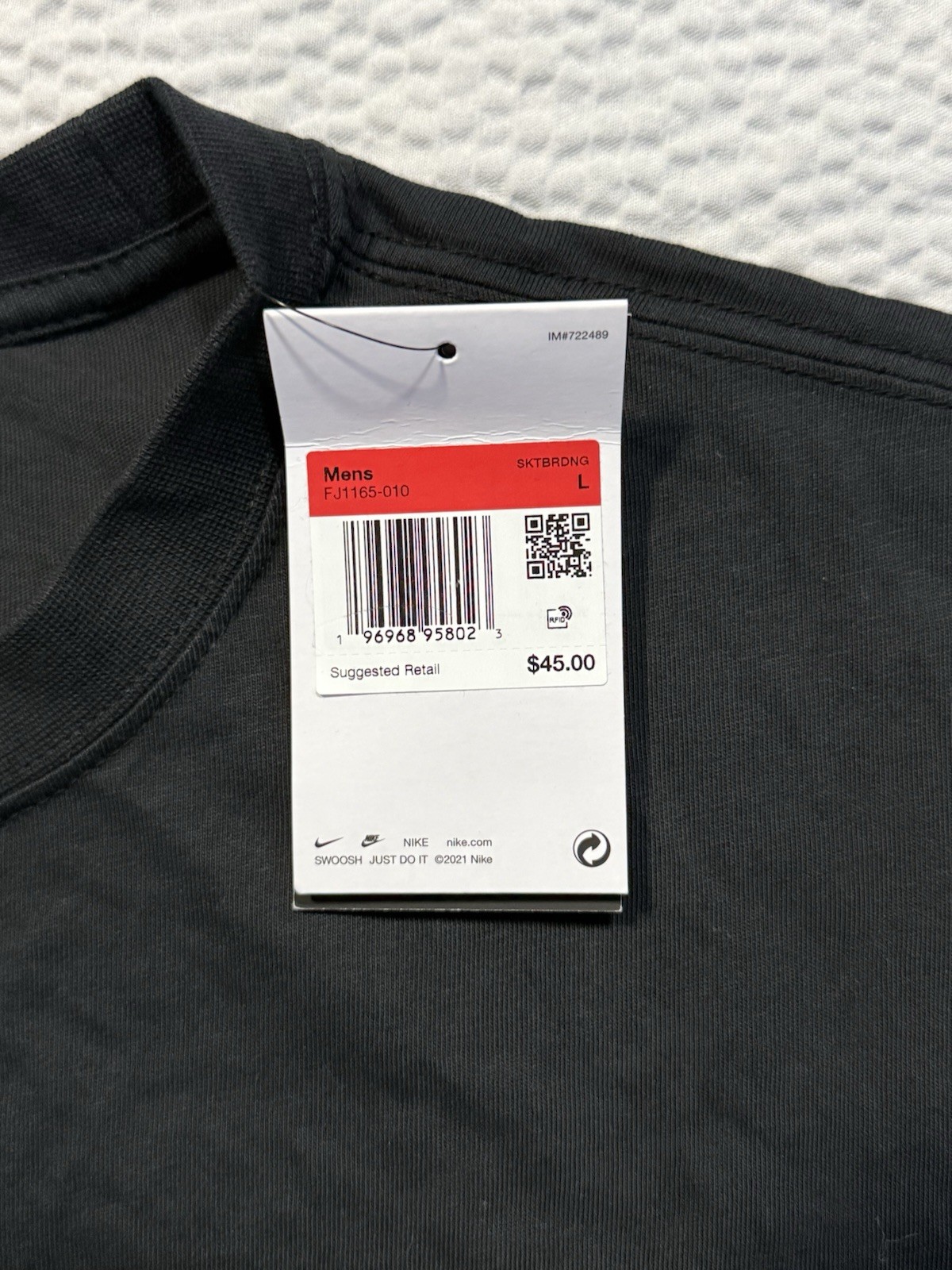 Nike SB T-Shirt Mens Size Large Black Tee Loose Fit Sports Guy NWT Retail $45 gallery