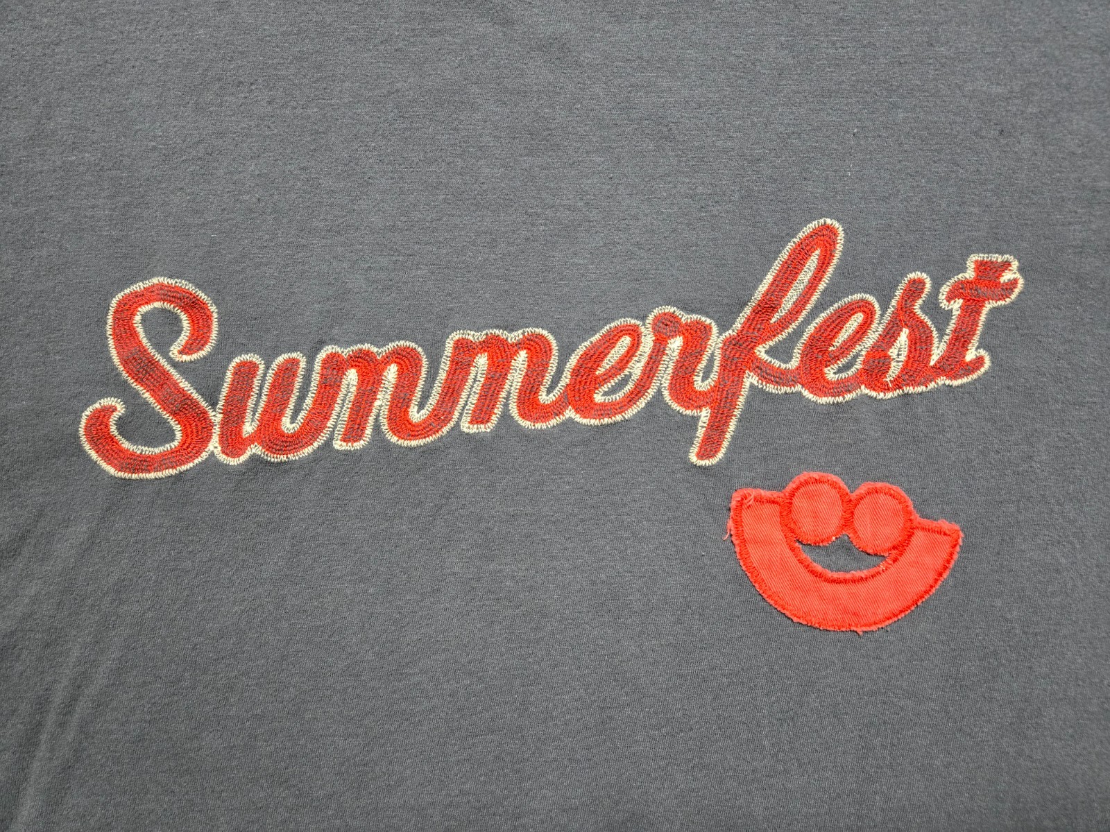 Milwaukee Summerfest Music Festival Embroidered T-Shirt ~ Men’s 2XL ~ Gray ~ Red gallery