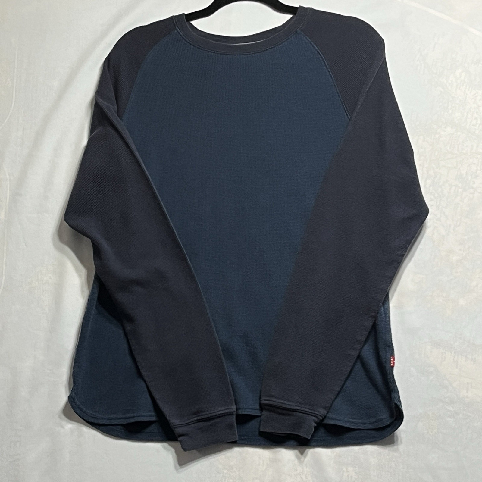 Levi’s Men’s T Shirt Size L 2-Toned Blue Waffle Knit Thermal Cabincore