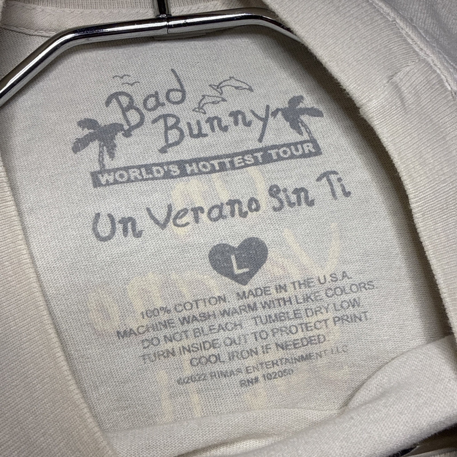 Bad Bunny World's Hottest Tour Un Verano Sin Ti Heart T-Shirt Size Large gallery