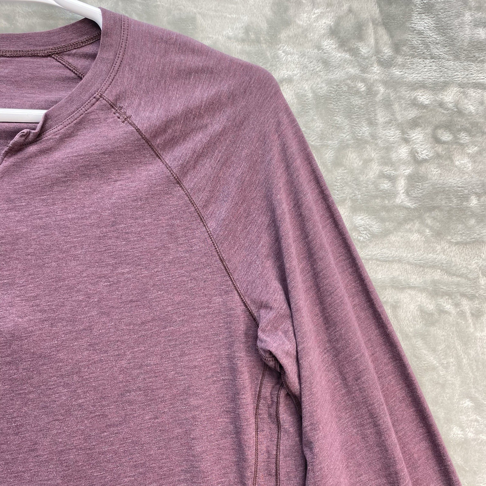 Lululemon Shirt Men m-L Bodhi Long Sleeve Split Neck Raglan Sleeve Heathered gallery
