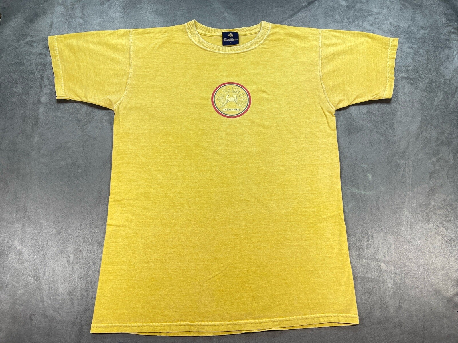 VINTAGE Yellow Seward Alaska Sea Life Center 2001 Crab Shirt Baggy Small
