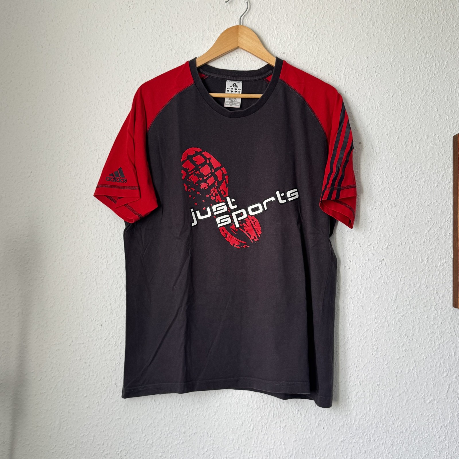 Adidas Black & Red Just Sports Graphic T-Shirt L 2449