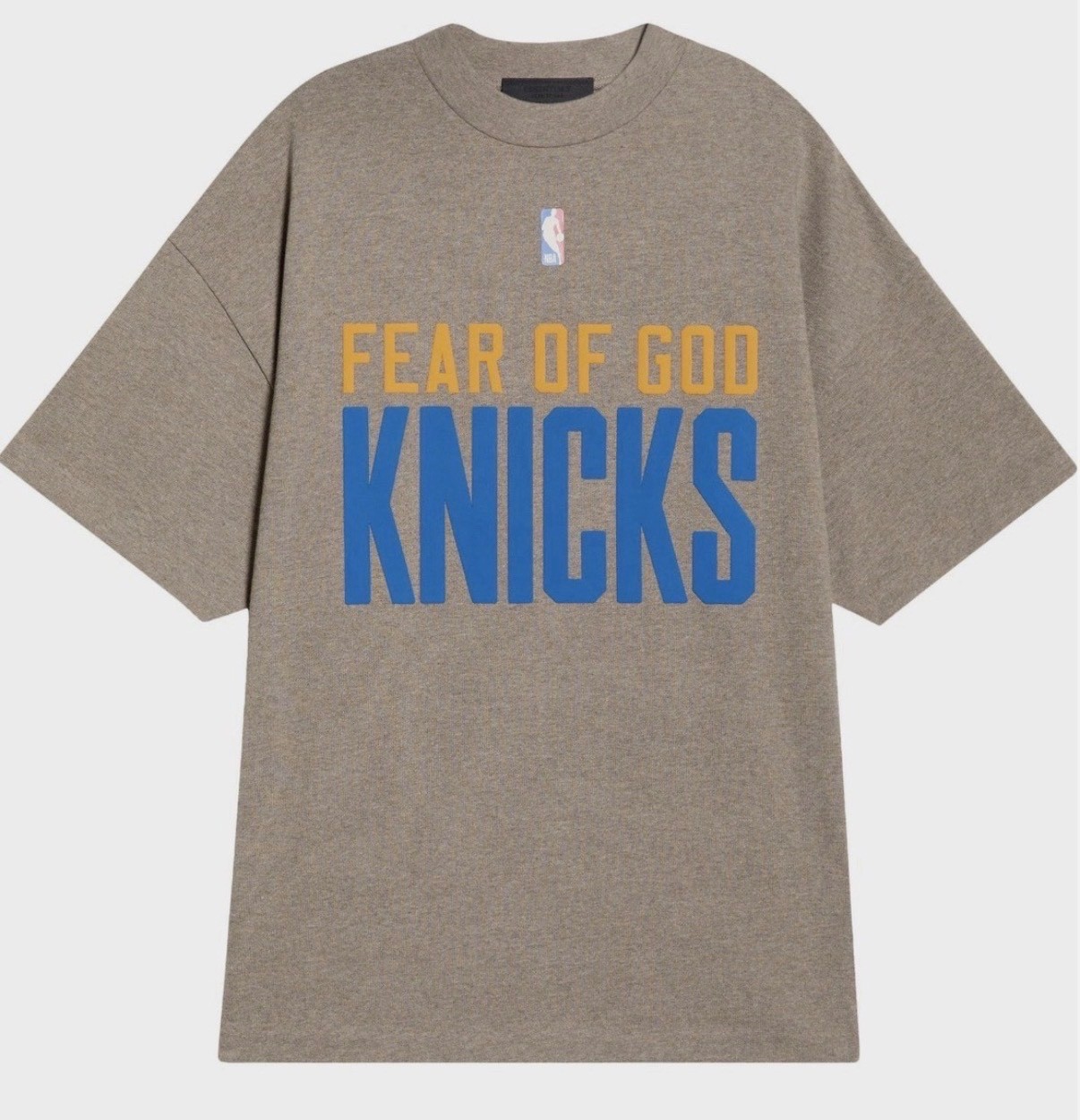 Fear of God Essentials New York Knicks NBA Gray T-Shirt Size L gallery