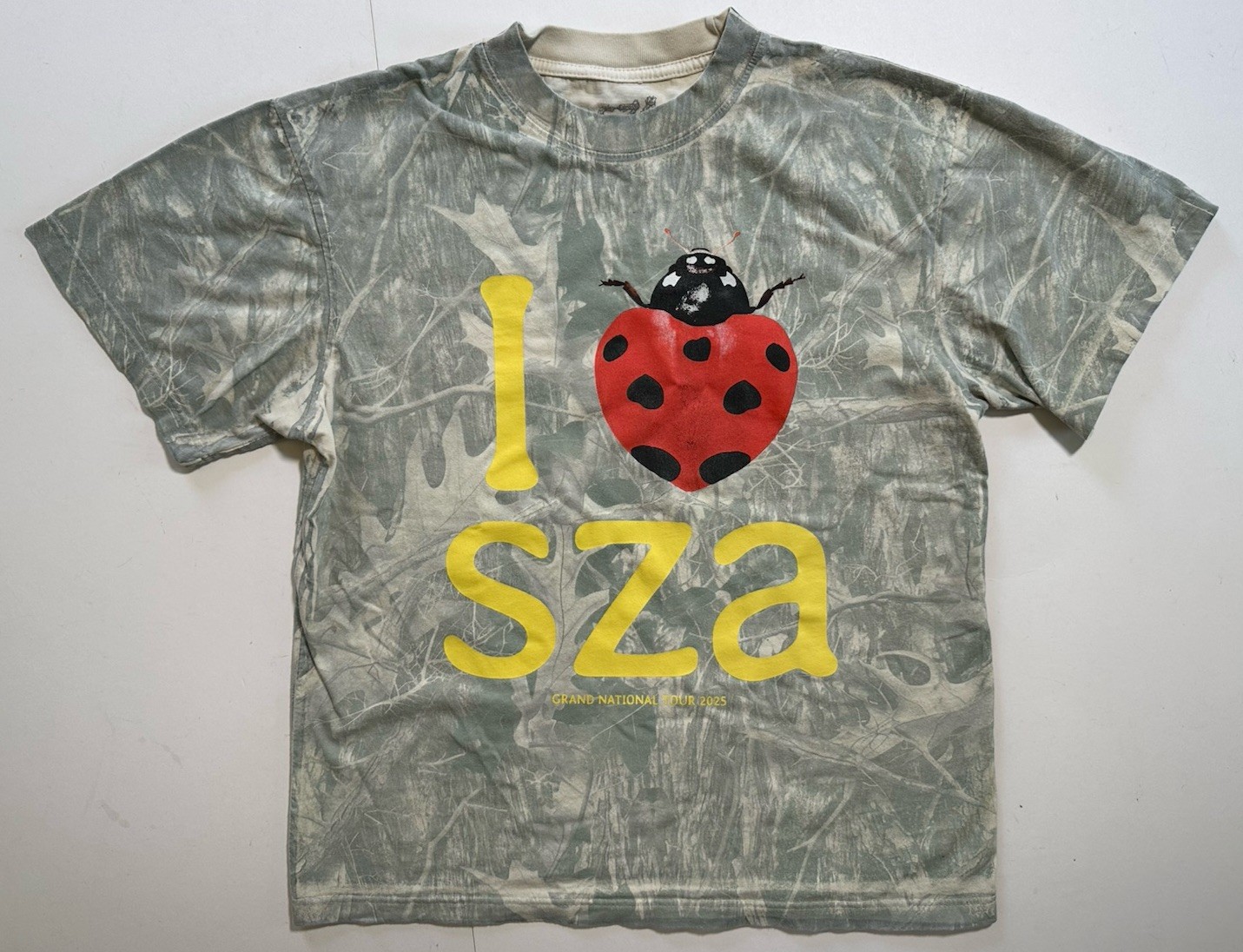 SZA Grand National Tour 2025 Official Merchandise Camo Ladybug Shirt Size M gallery