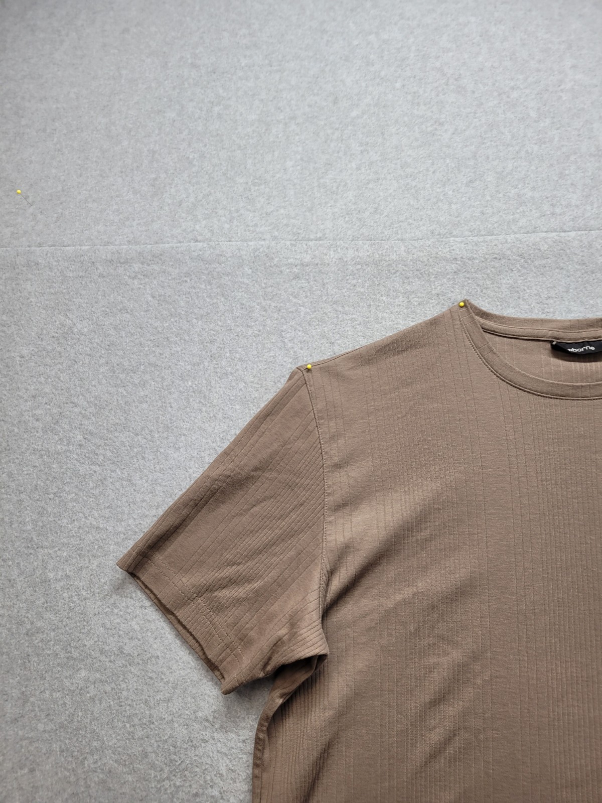 Clairborne Men Shirt XL Brown Crew Neck Short Sleeve Flat Front Casual Tee gallery