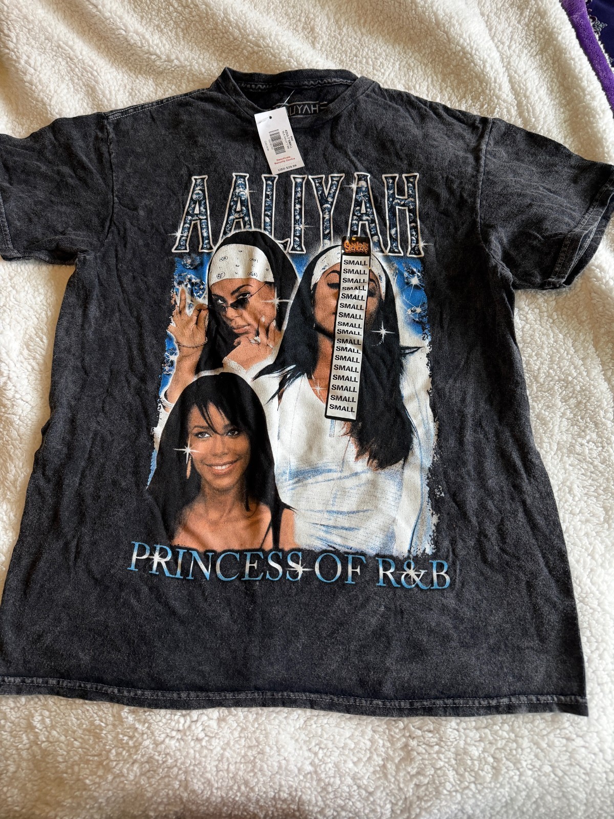 Aaliyah T-Shirt Spencer's Size Small NEW WITH TAGS gallery