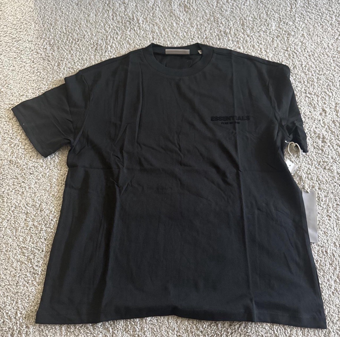 SIZE M Fear of God Essentials black t-shirt gallery
