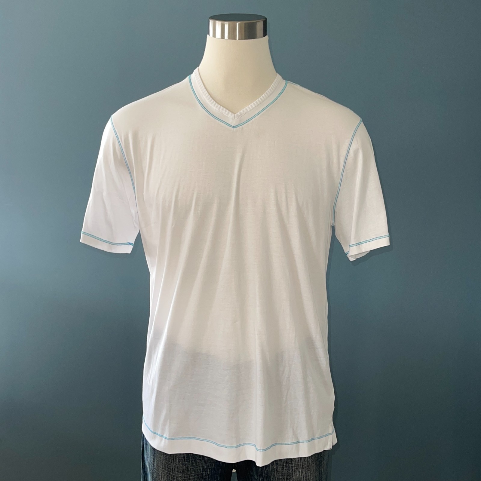 NWT Robert Graham White Maxfield 100% Supima Cotton V-Neck T-Shirt – L