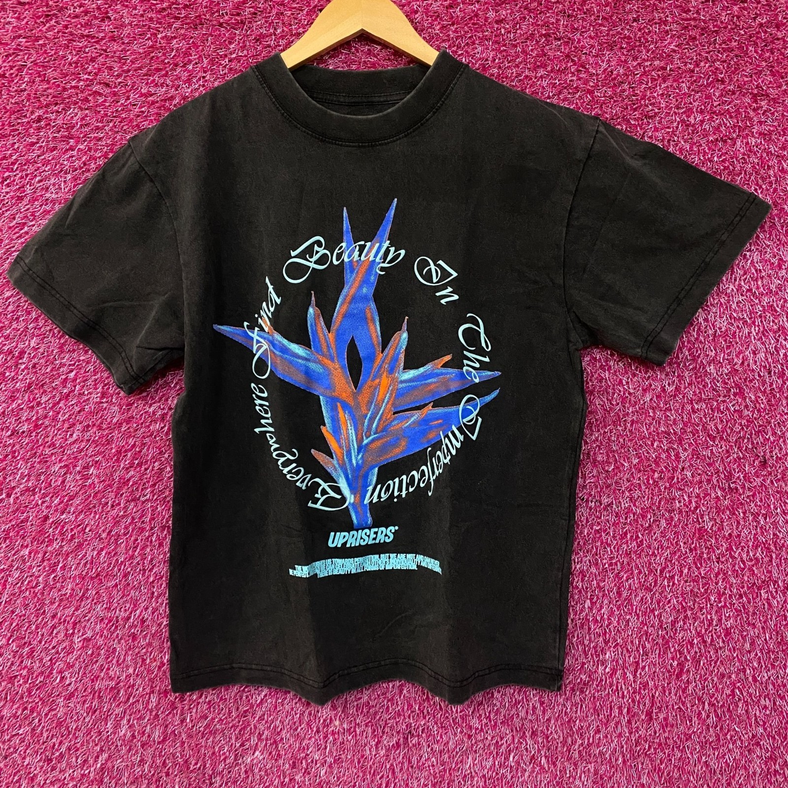 UPRISERS Paradise Find Beauty In The Imperfection Everywhere T-Shirt Small gallery