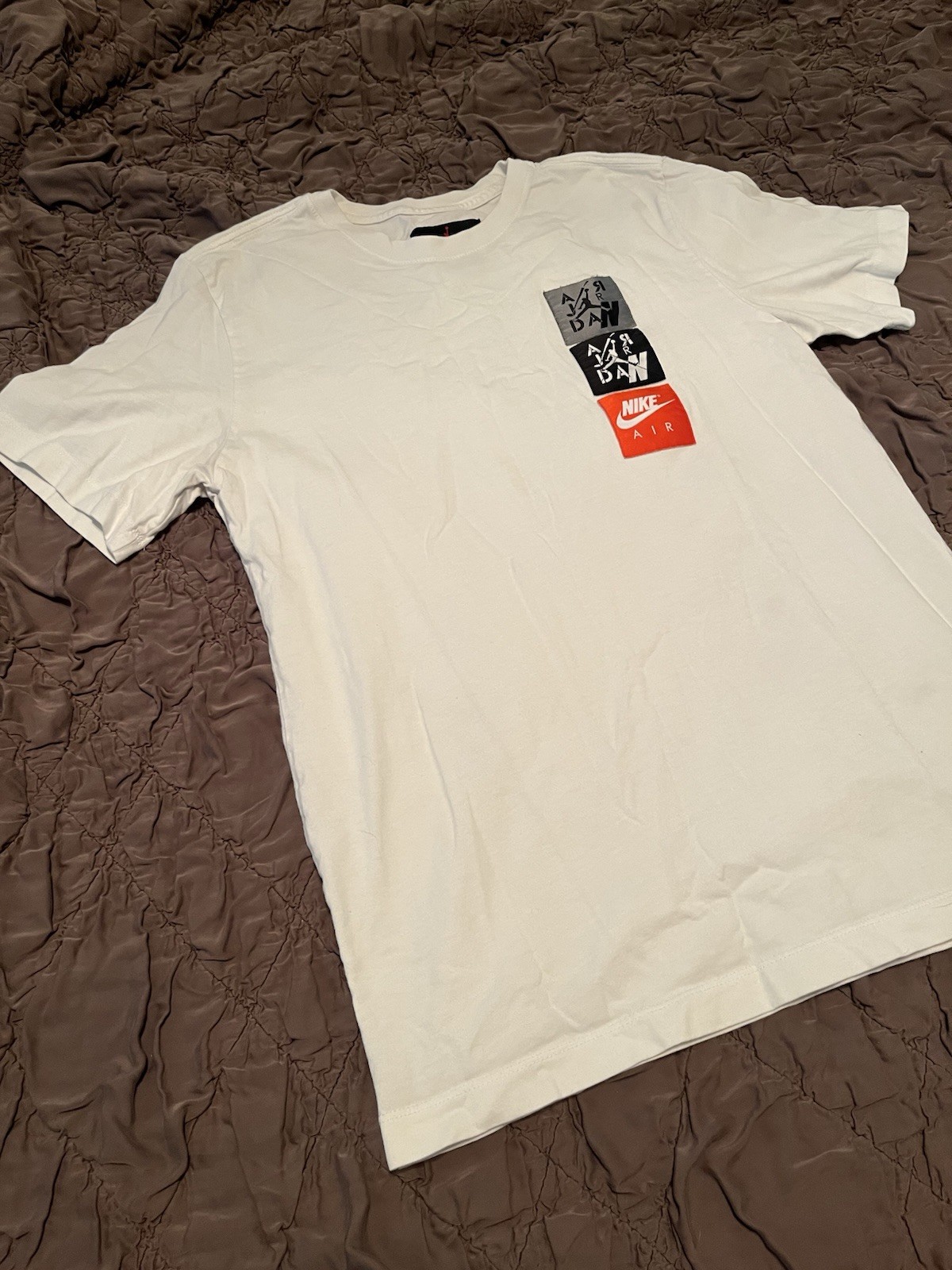 Nike Air Jordan Stylish White T-Shirt In Size Small With Nike Jordan Patches gallery