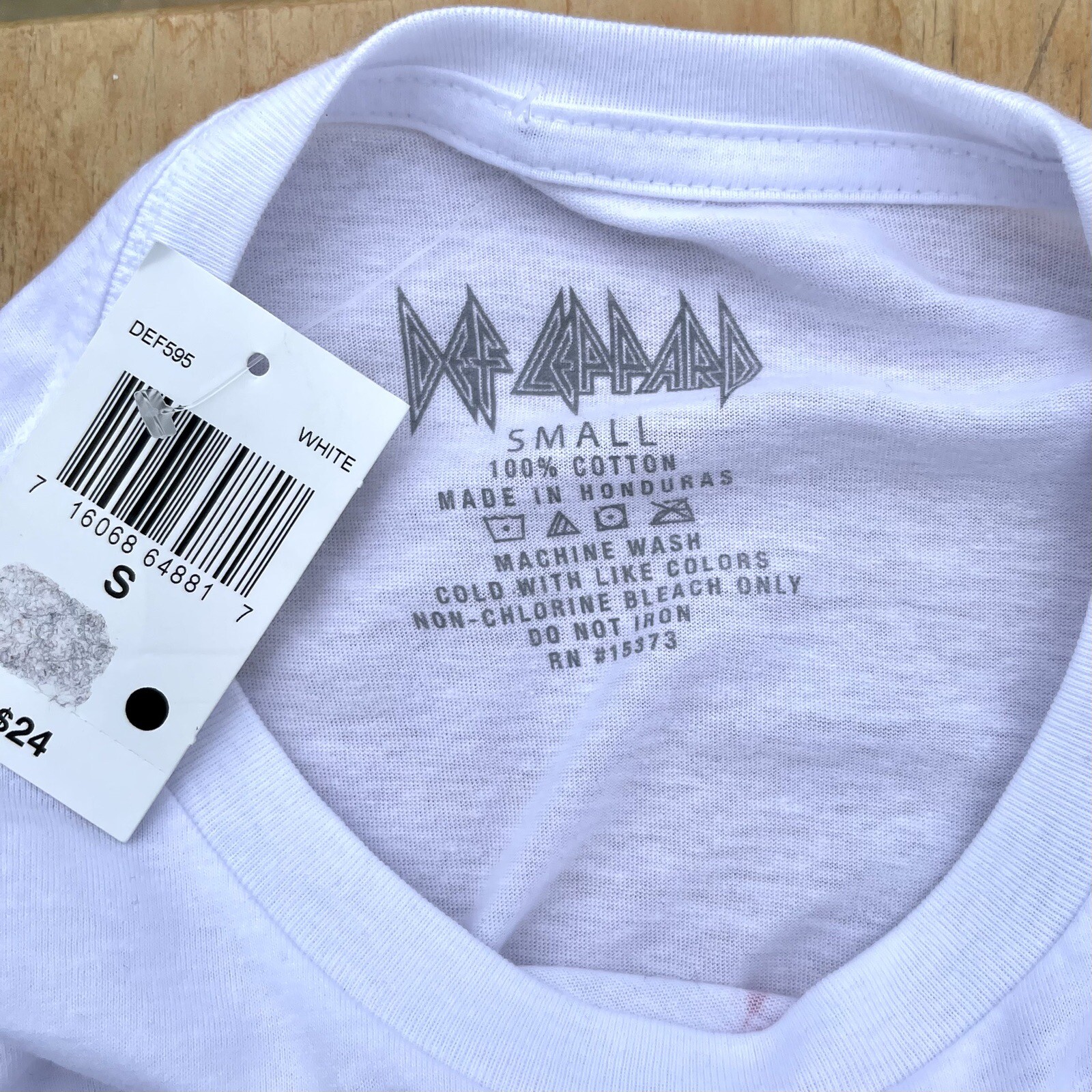 Def Leppard Hysteria T-Shirt Small NWT Soft 100% Cotton White ￼ gallery