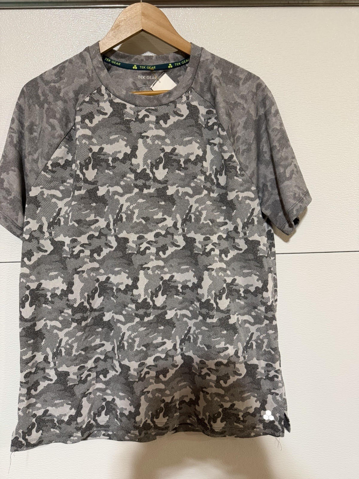 Tek Gear Shirt, Men’s Size Large, Grey White, Camouflage, Athletic Wear