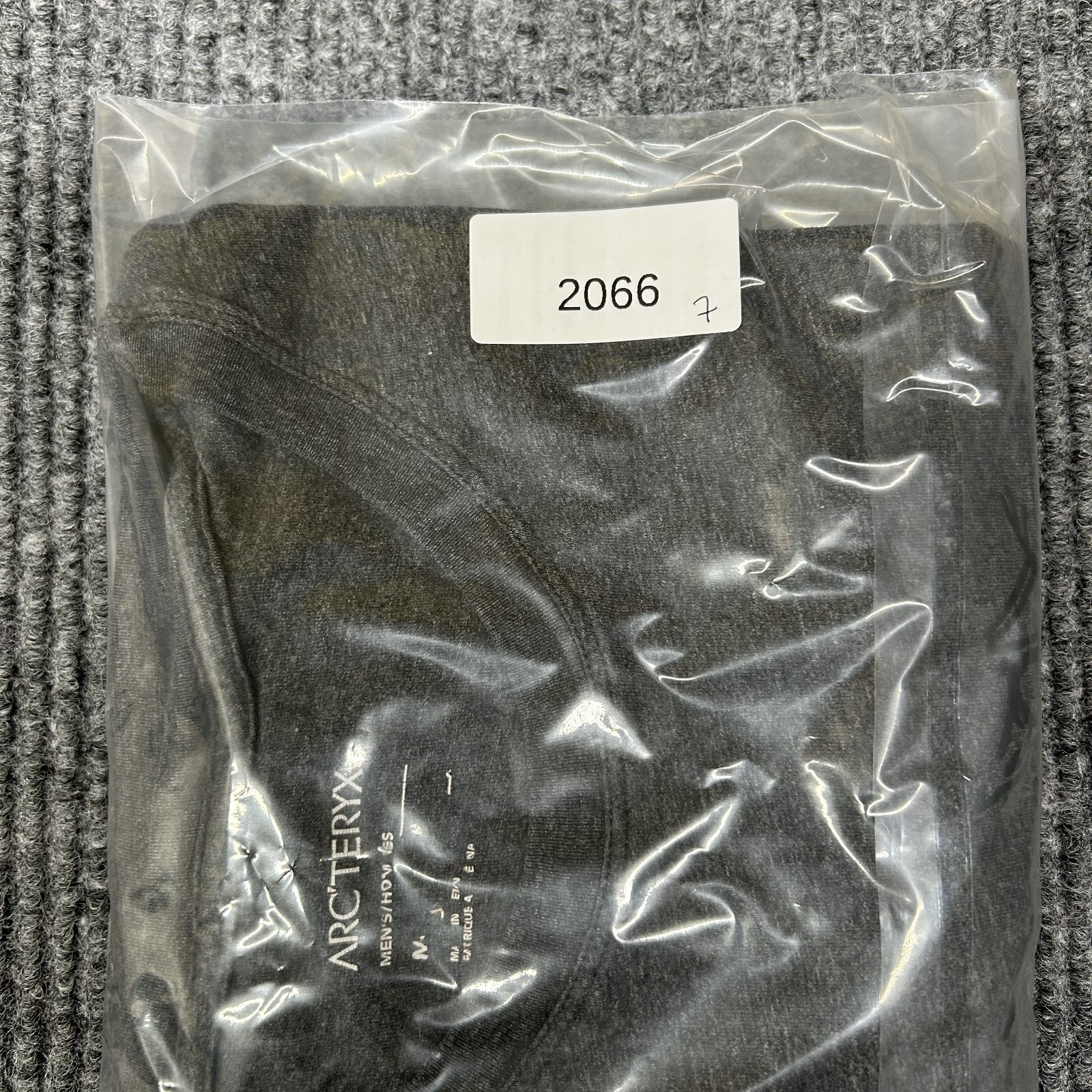 Arcteryx Arc'word Mens Short Sleeve T-Shirt Medium Dark Gray Black Logo Spellout gallery
