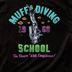 Go Down With Confidence Muff’s Diving School Funny Diver Joke T-Shirt