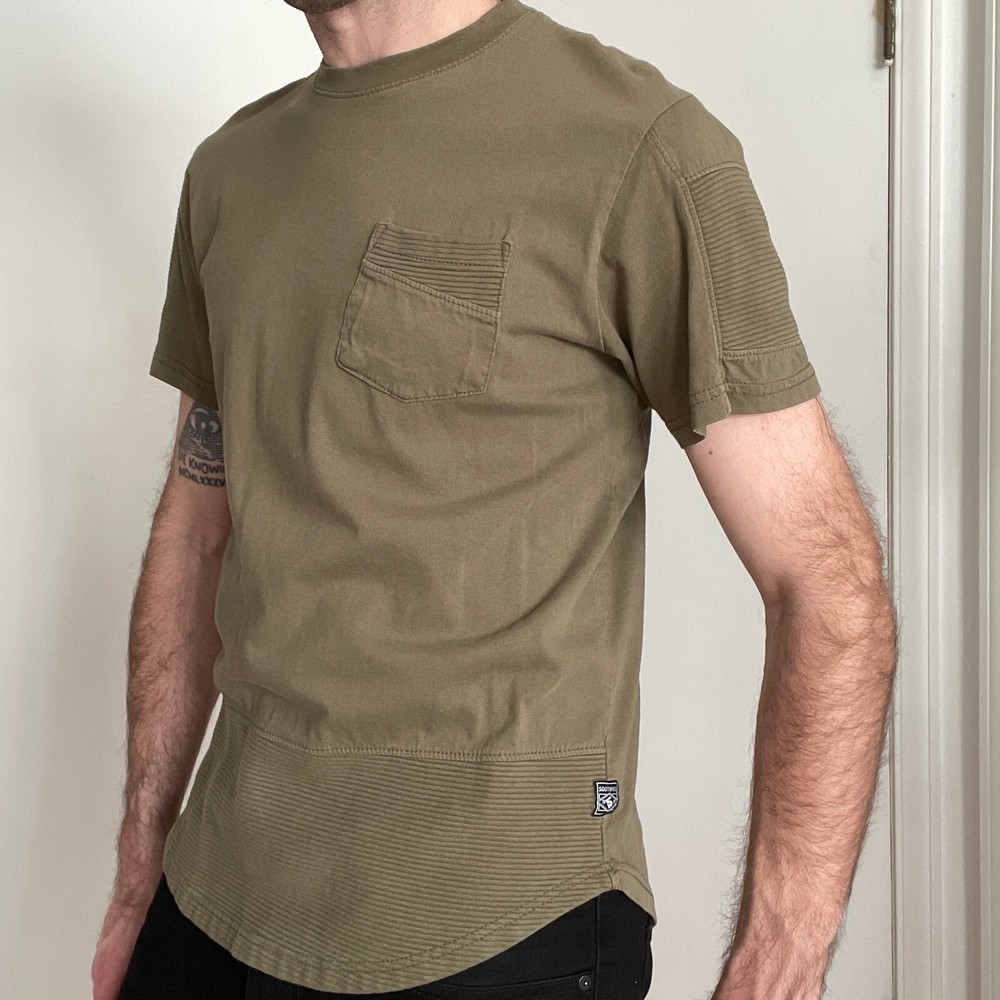 South Pole Ribbed T Shirt Men’s Medium Drab Green Scallop Hem Chest Pocket
