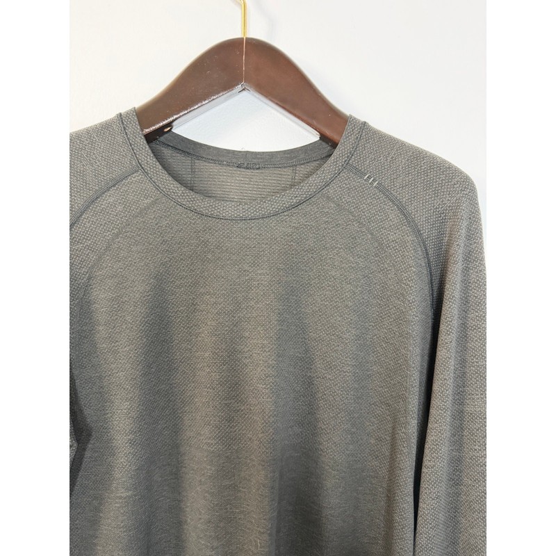 Lululemon Men's Metal Vent Tech Long Sleeve Graphite grey/black Sz XL gallery