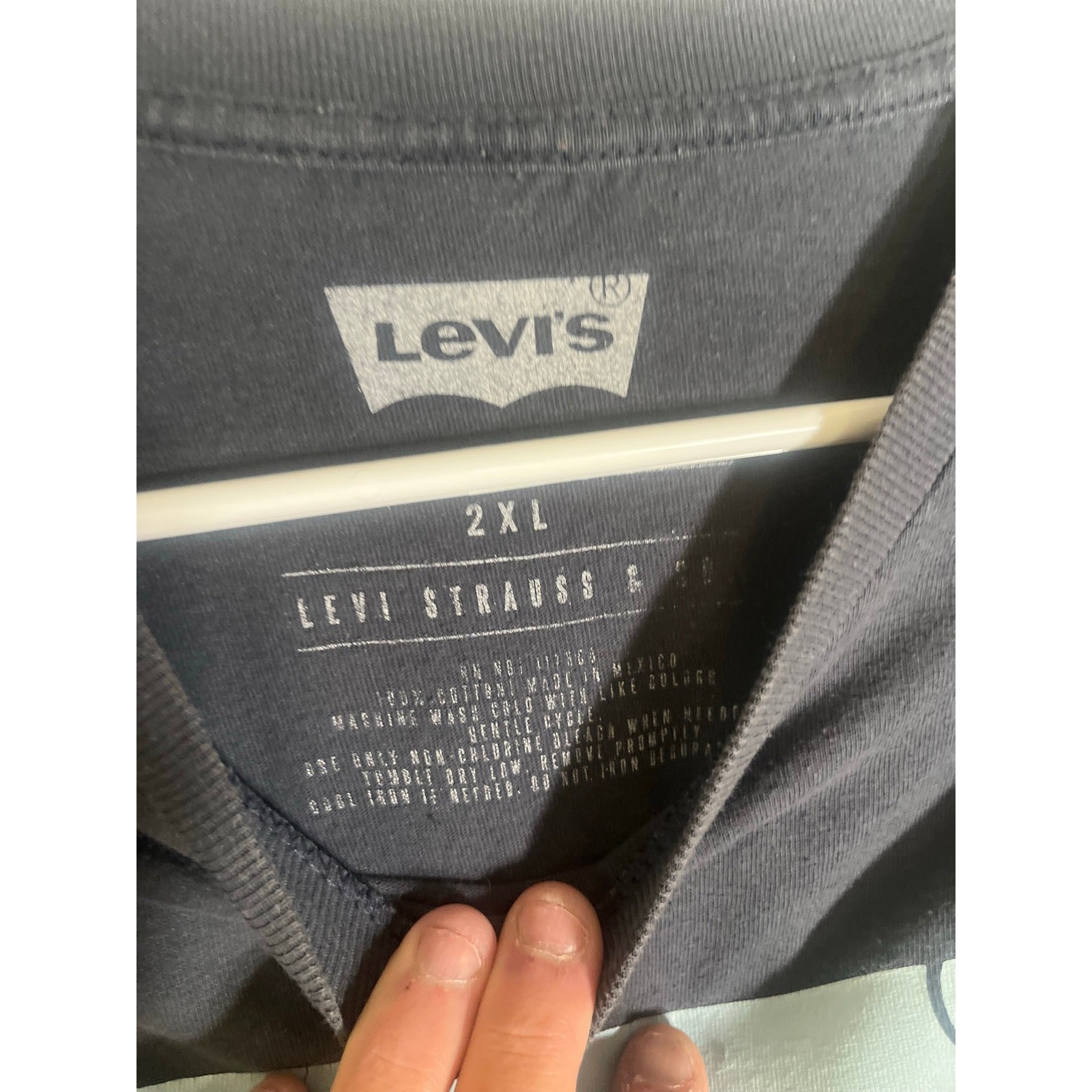 Levi's men's XXL blue T-shirt w/design-used good condition gallery