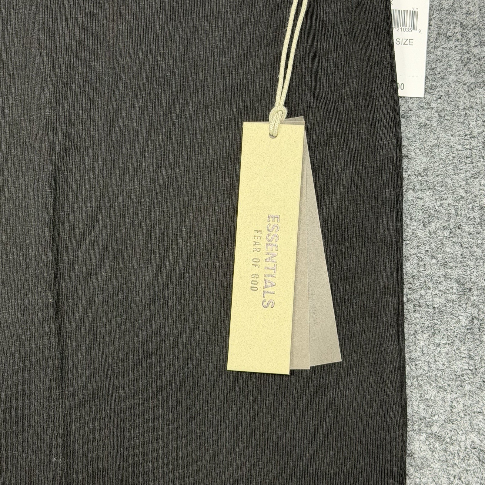 Fear of God Essentials T-Shirt Black Boxy Logo Graphic Tee Mens gallery