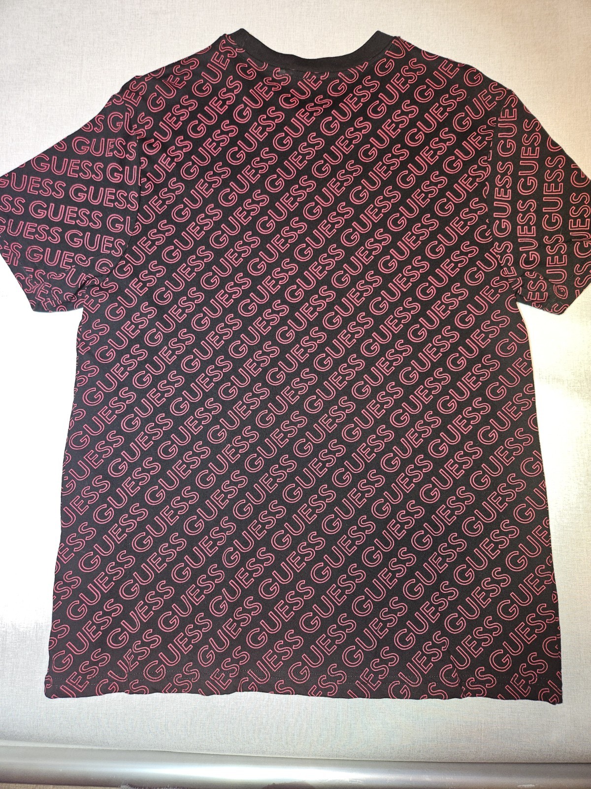 GUESS All-Over Logo Graphic Print Cotton Crew Neck T-Shirt Men’s XL Black/Red gallery