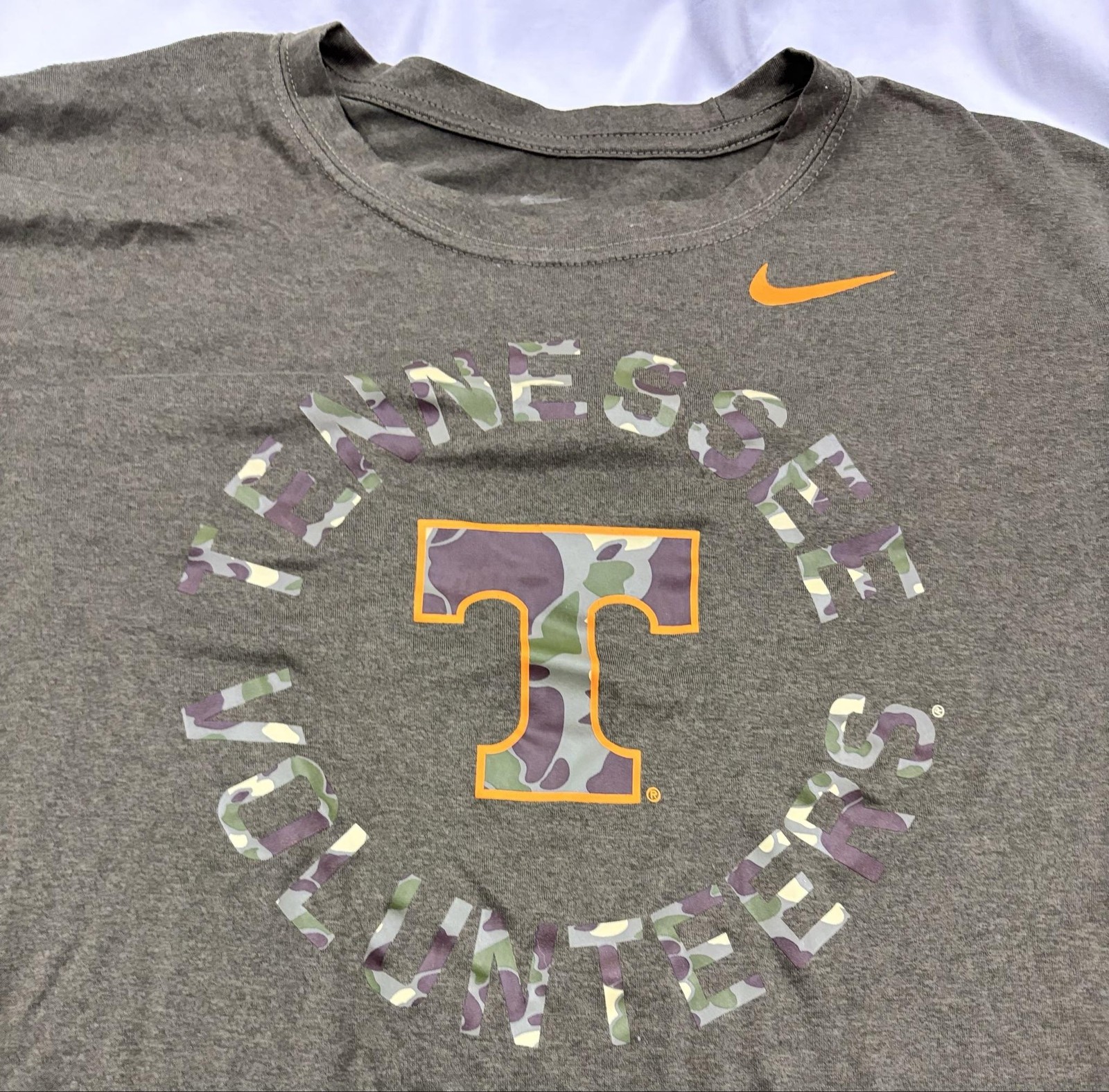 Tennessee Volunteers Shirt Mens Large Green Camo Logo Tee T-Shirt Nike Dri-Fit gallery