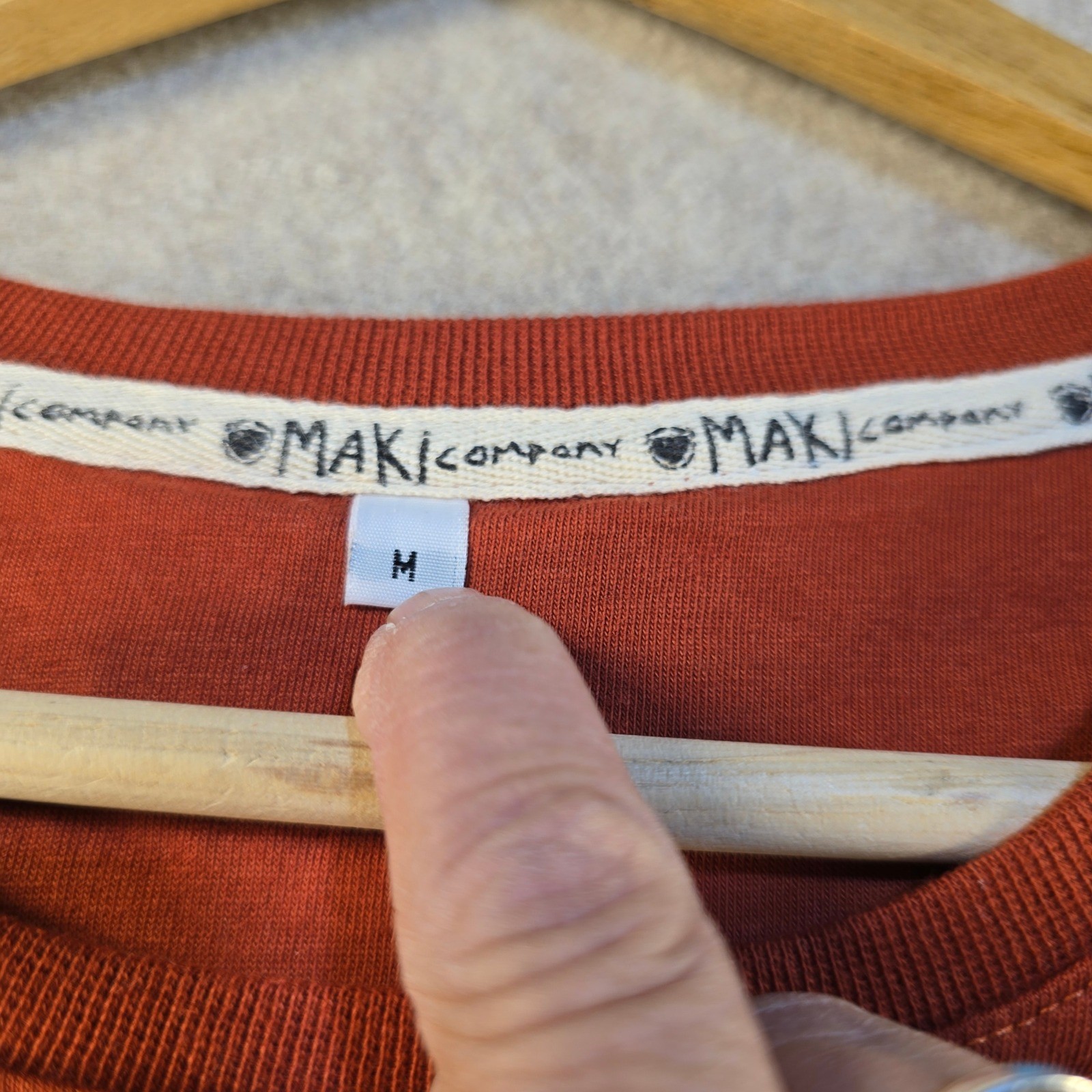Maki Company Madagascar Lemurs Land Graphic T-Shirt Burnt Orange Mens Medium gallery