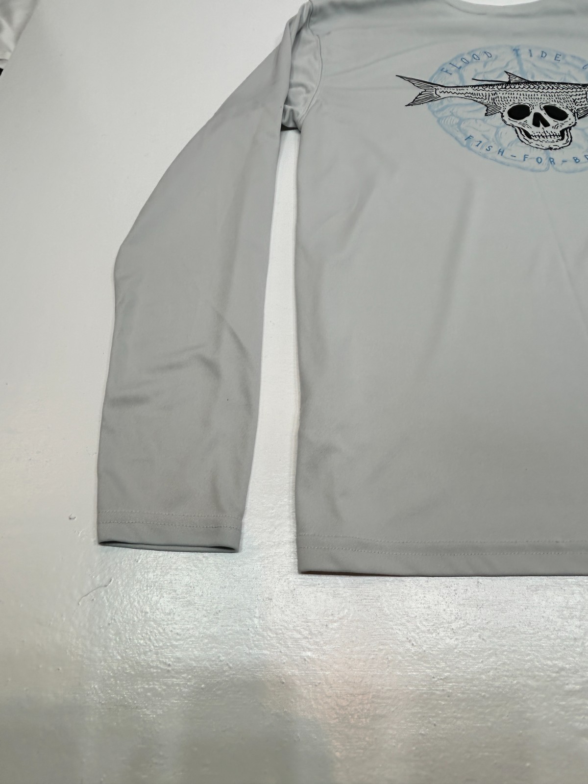 Flood Tide Co Fishing Shirt Skull & Striped Bass Gray Medium Solar UV Protection gallery