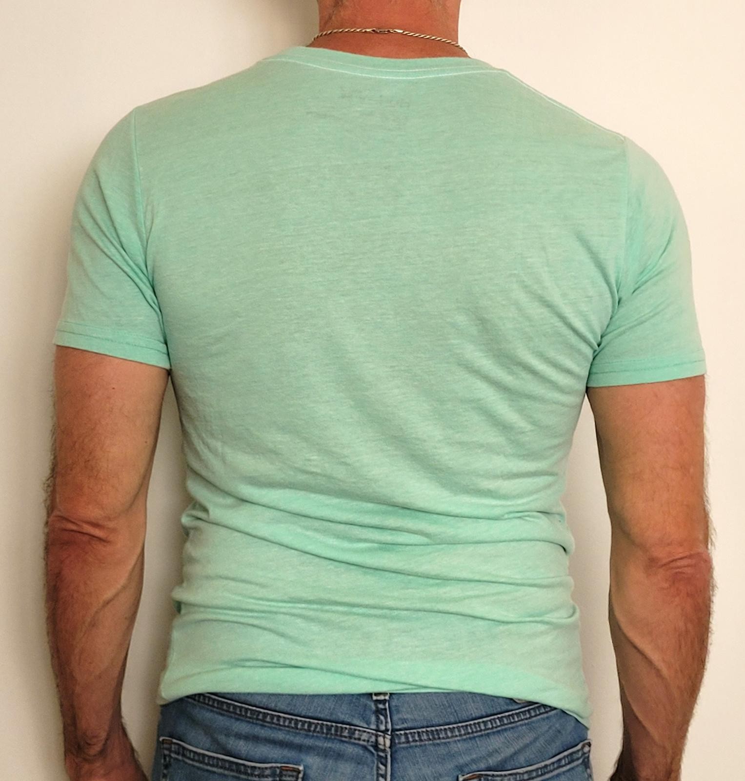 Hurley Men’s M Mint Green V-Neck Pocket T-Shirt Premium Fit gallery